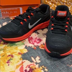 Nike kids fusion run 3 sneakers!